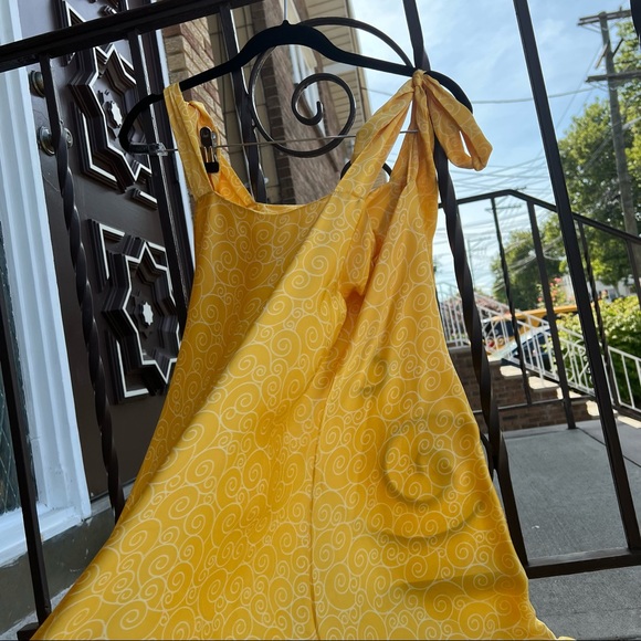 Gorgeous Oriental Print Yellow Silk Maxi Dress - Picture 3 of 15